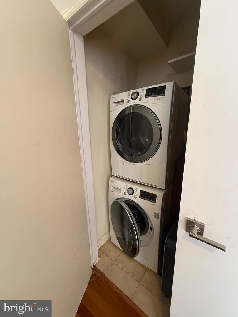 526 Kenyon Street NW #201 photo 10