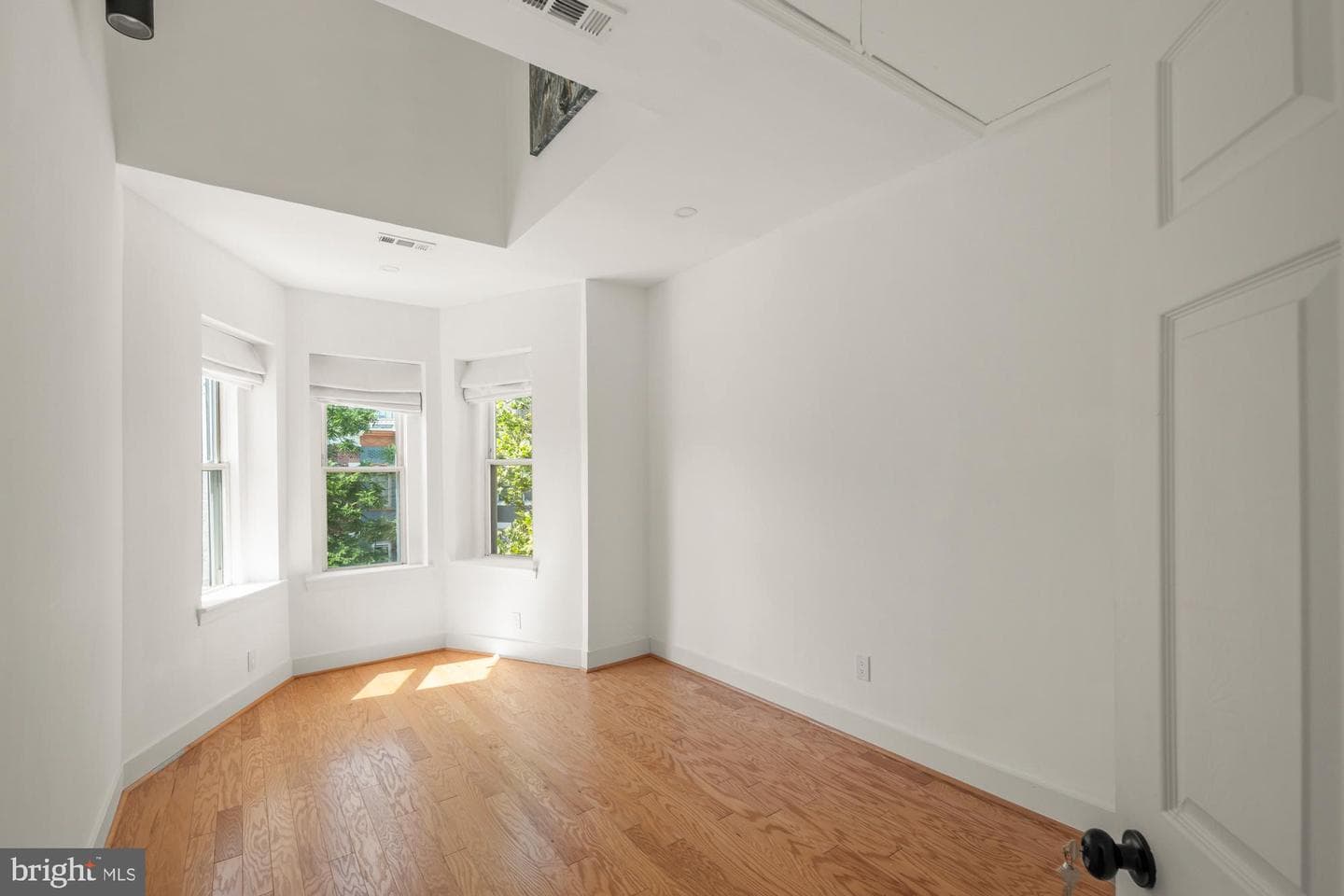 16 Q Street NE photo 13