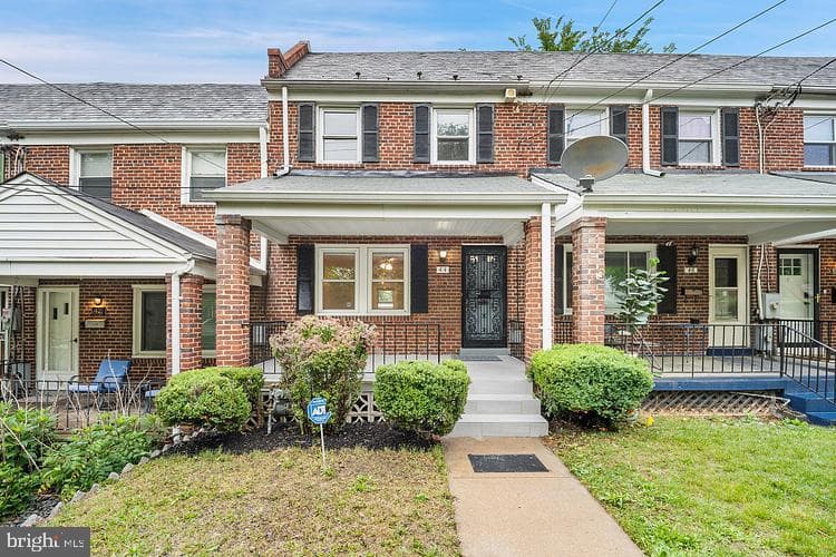 44 Crittenden Street NE photo 1