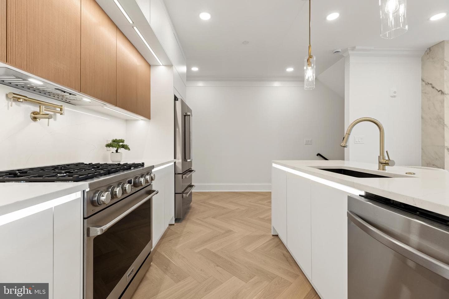 733 Euclid Street NW #303 photo 6