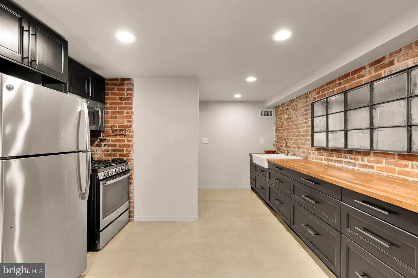 128 D Street SE photo 33