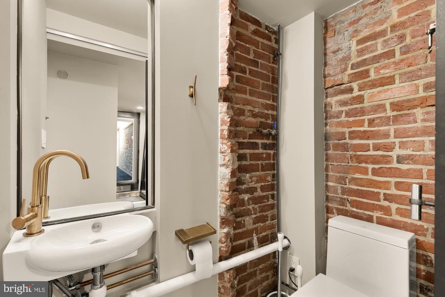 128 D Street SE photo 37