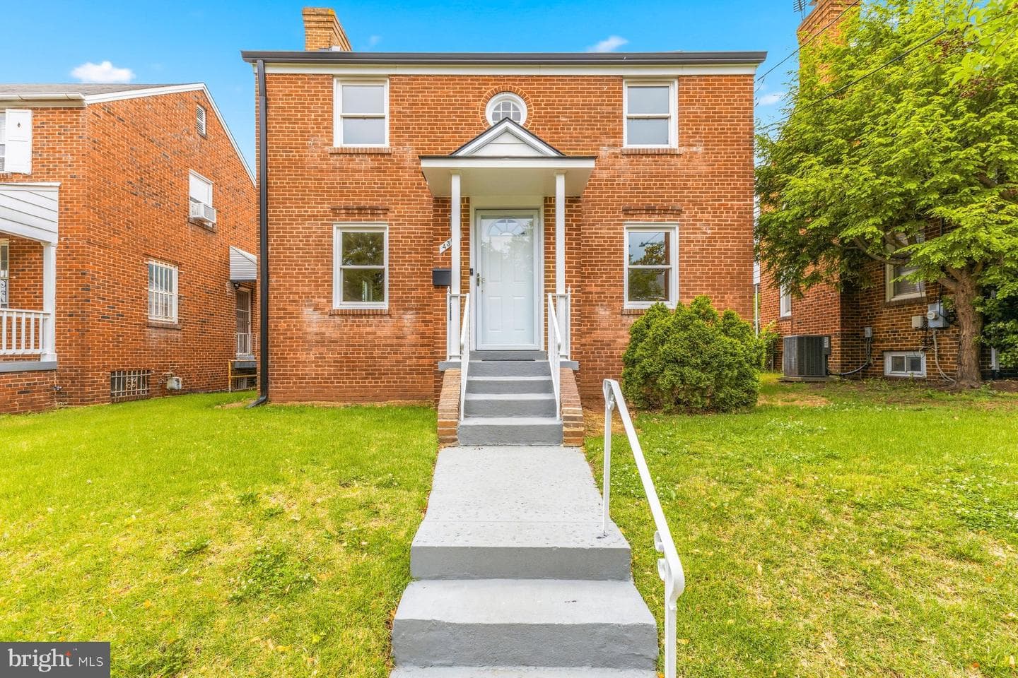 4308 19th Place NE photo 2