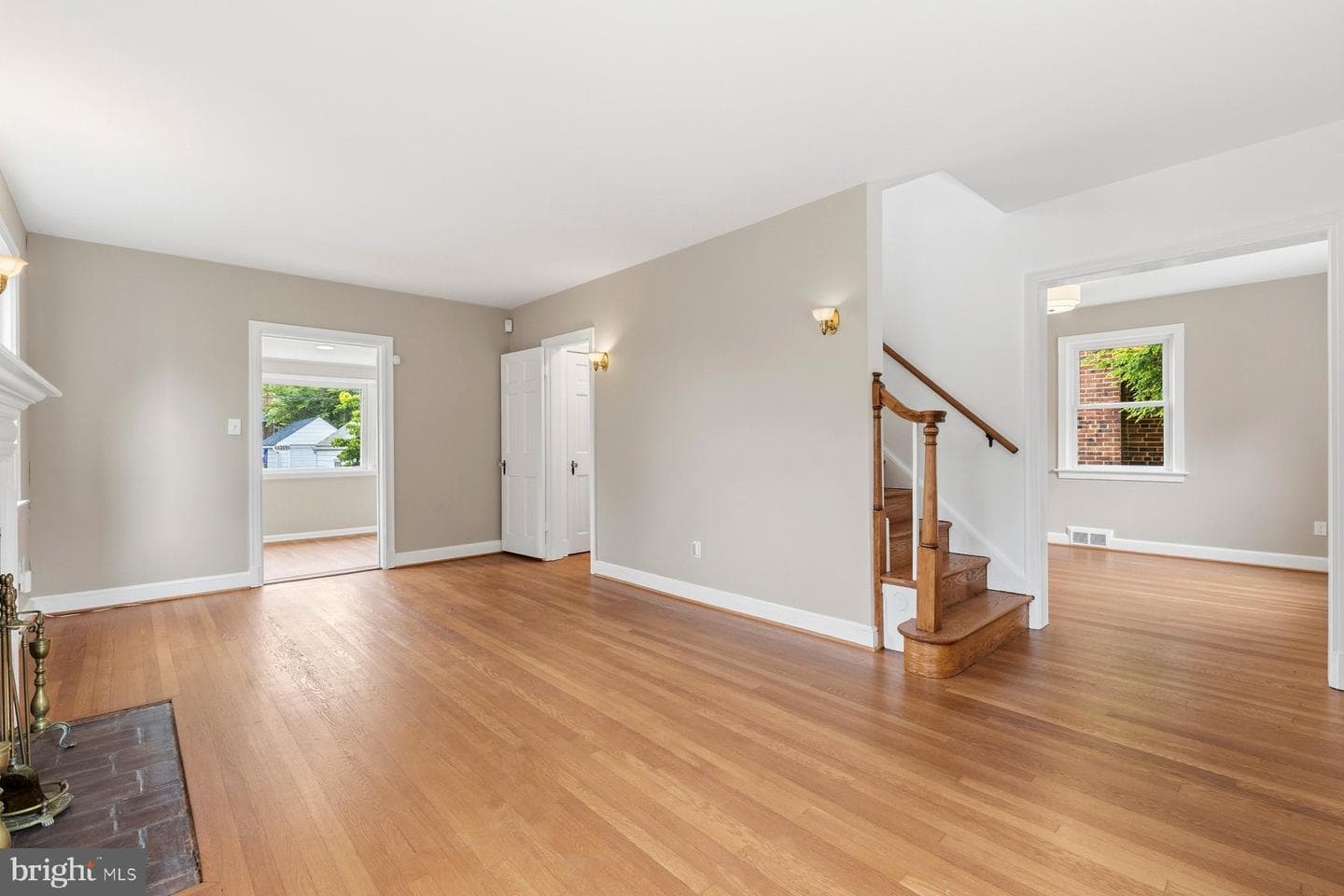 4308 19th Place NE photo 5