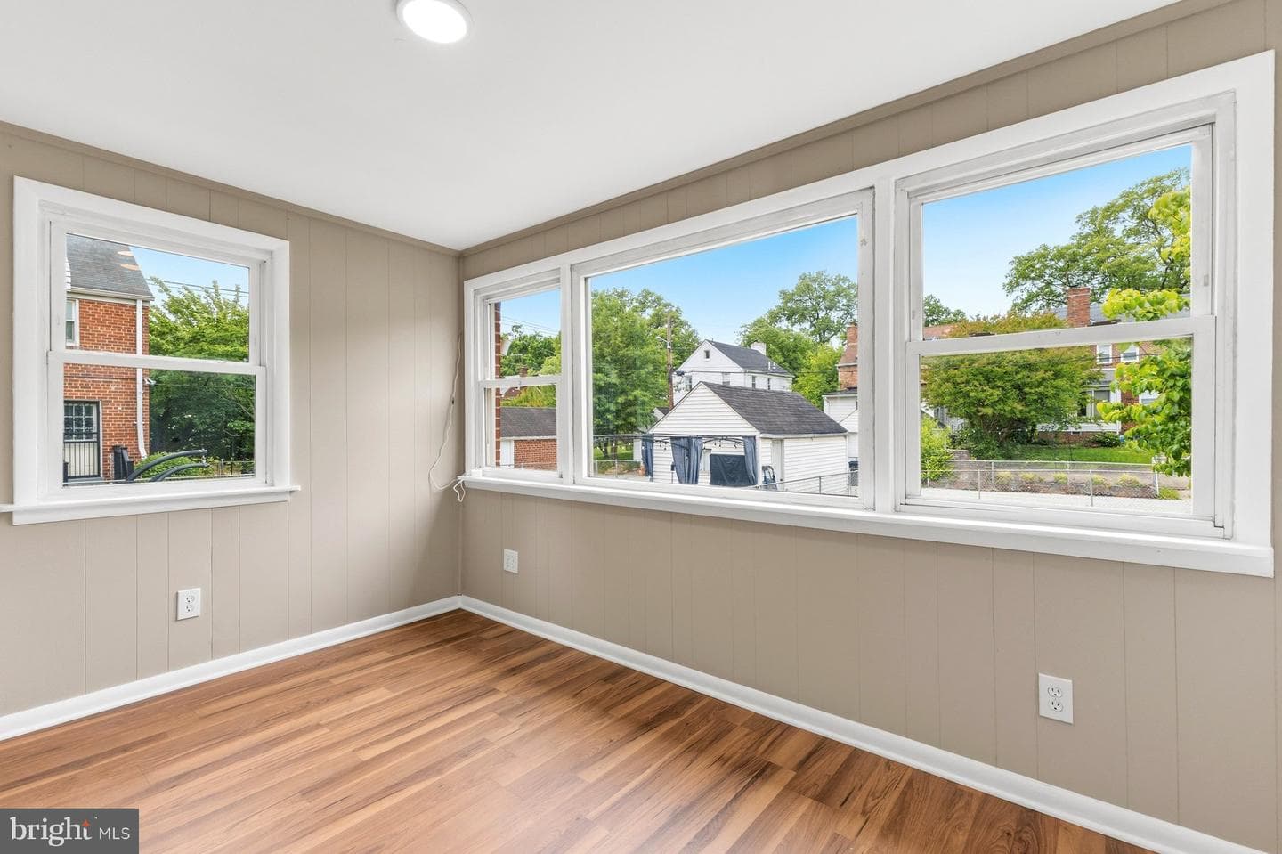 4308 19th Place NE photo 9