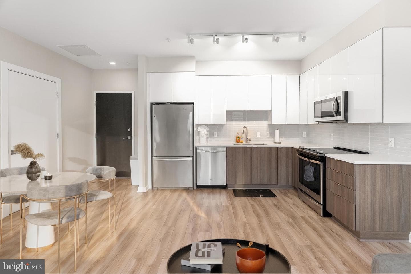 911 2nd Street NE #204 photo 6