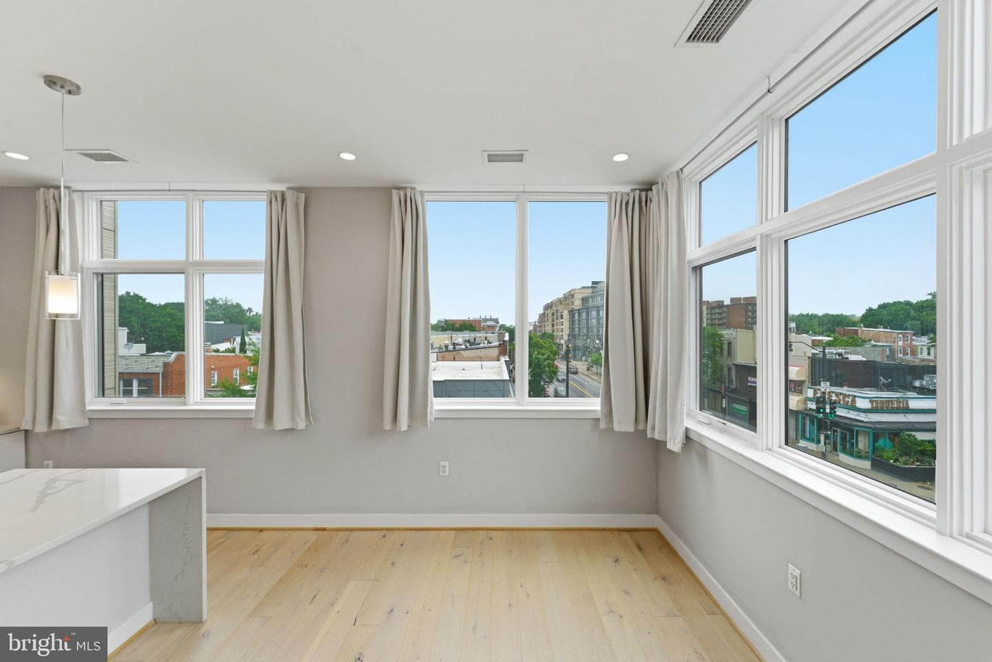 646 H Street NE #304 photo 8