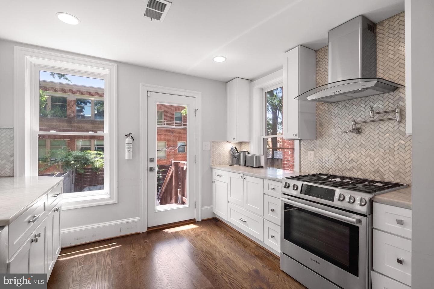 3322 Prospect Street NW photo 9