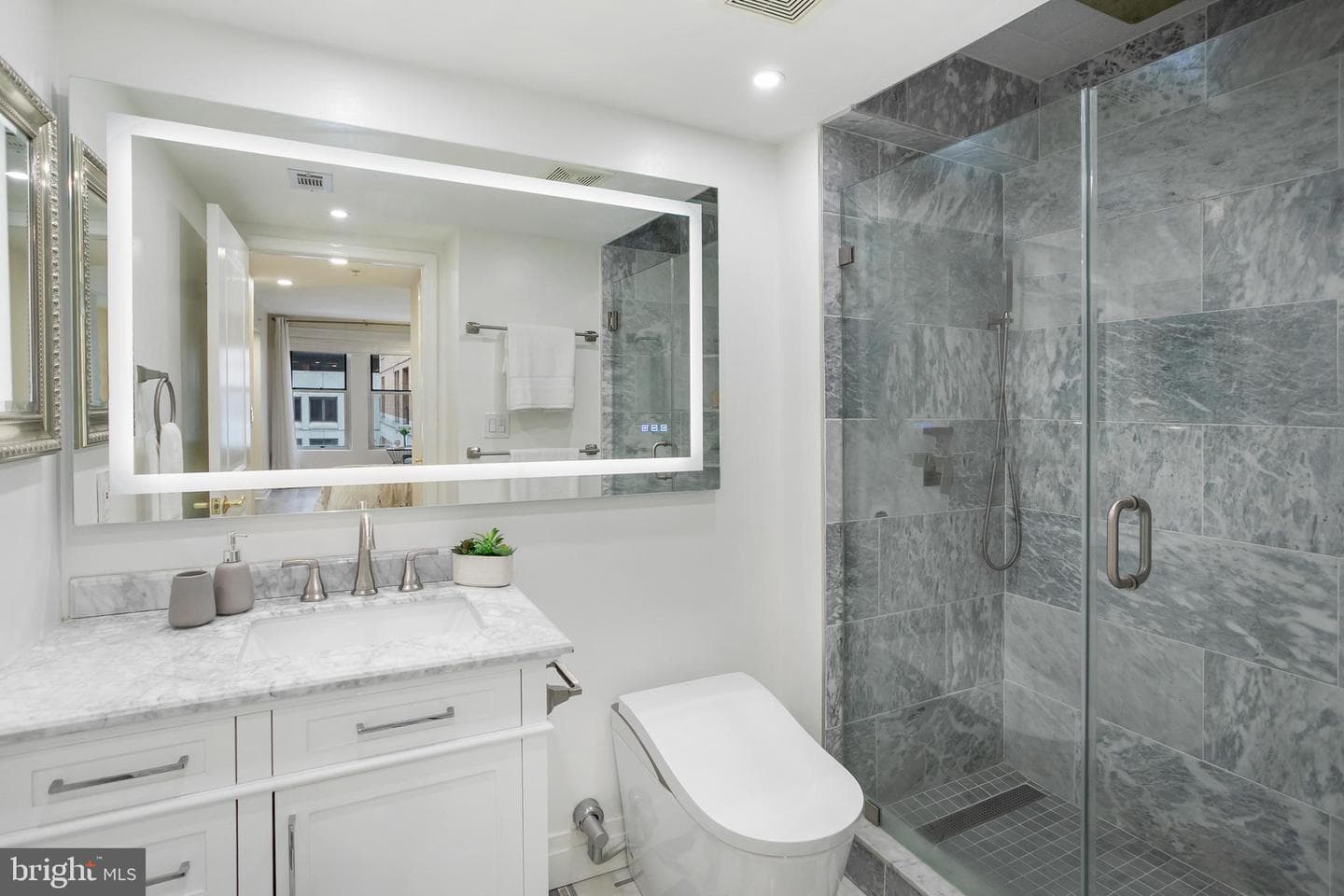 915 E Street NW #1105 photo 17
