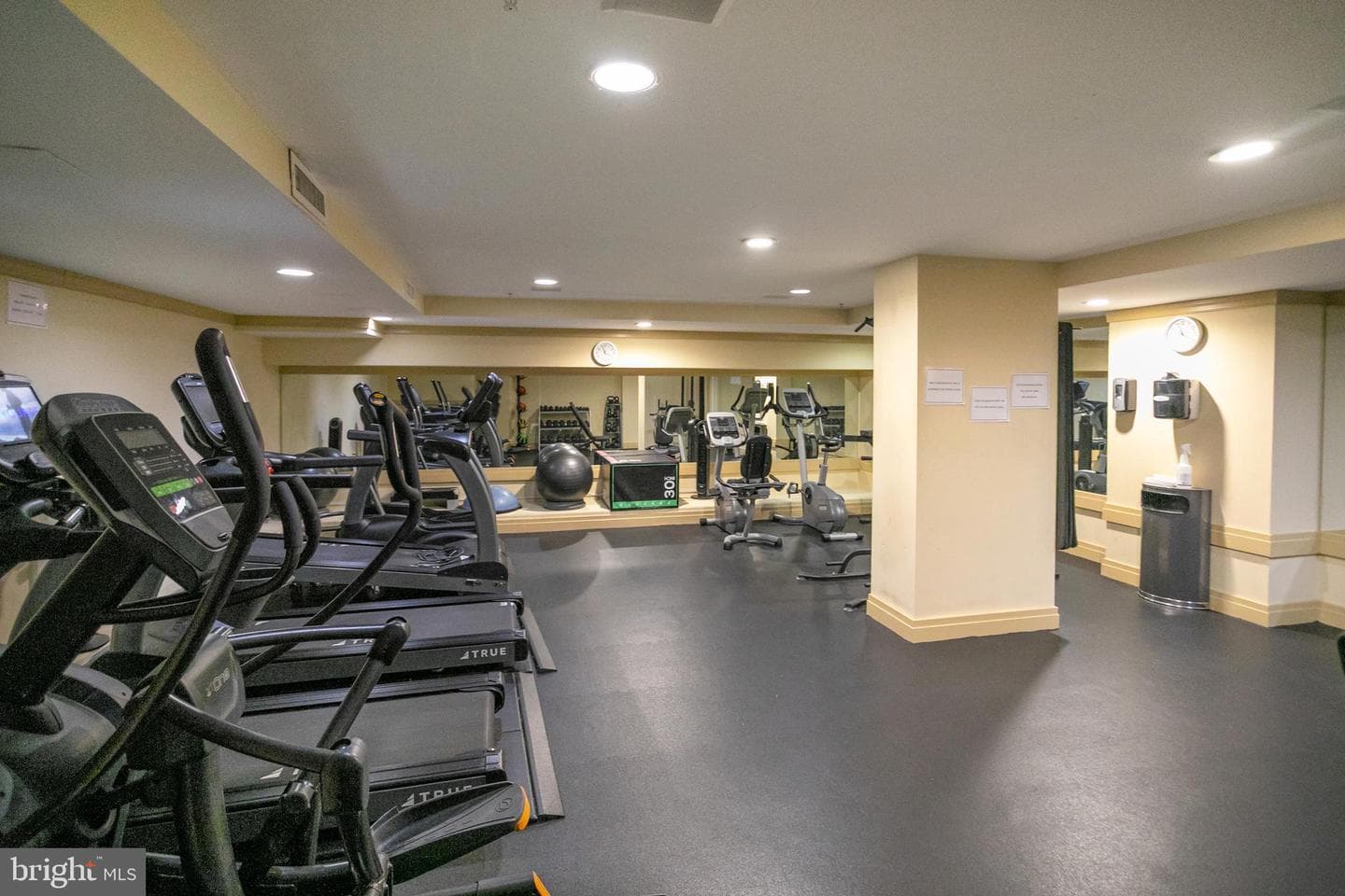 915 E Street NW #1105 photo 32