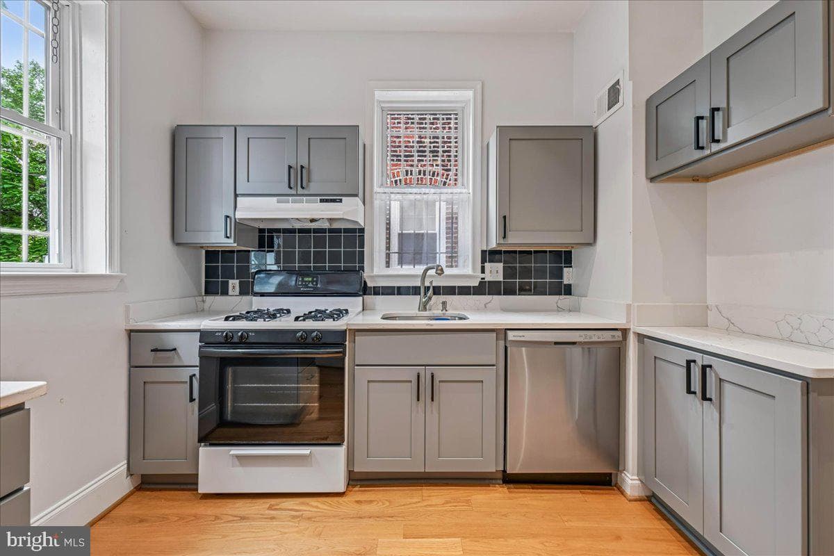 1261 Morse Street NE photo 15