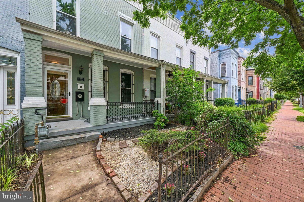 1261 Morse Street NE photo 2