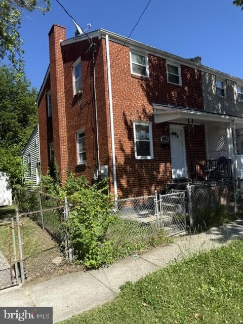 486 Burbank Street SE photo 2