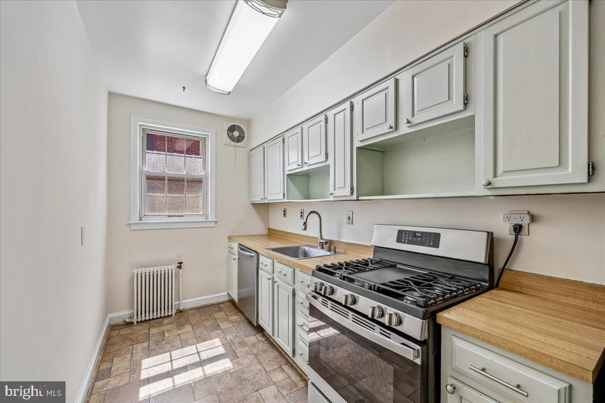 4481 Macarthur Boulevard NW #204 photo 11