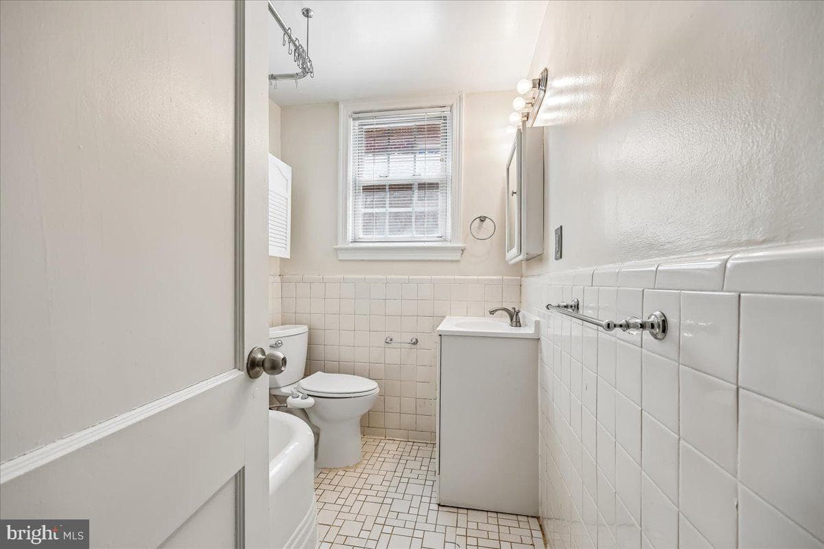4481 Macarthur Boulevard NW #204 photo 17