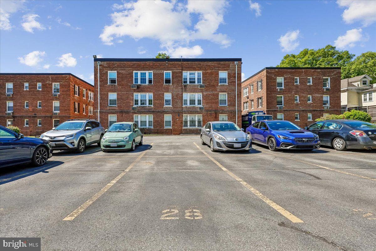 4481 Macarthur Boulevard NW #204 photo 9