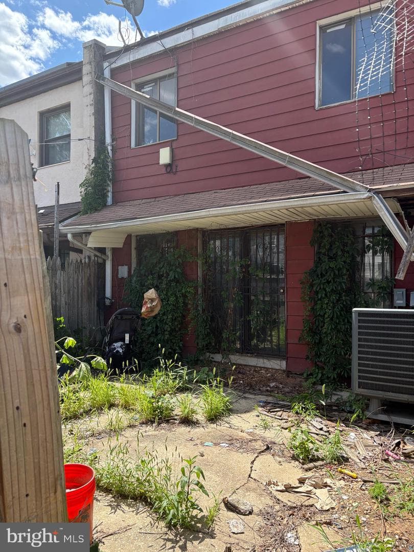 1657 11th Place NE photo 4
