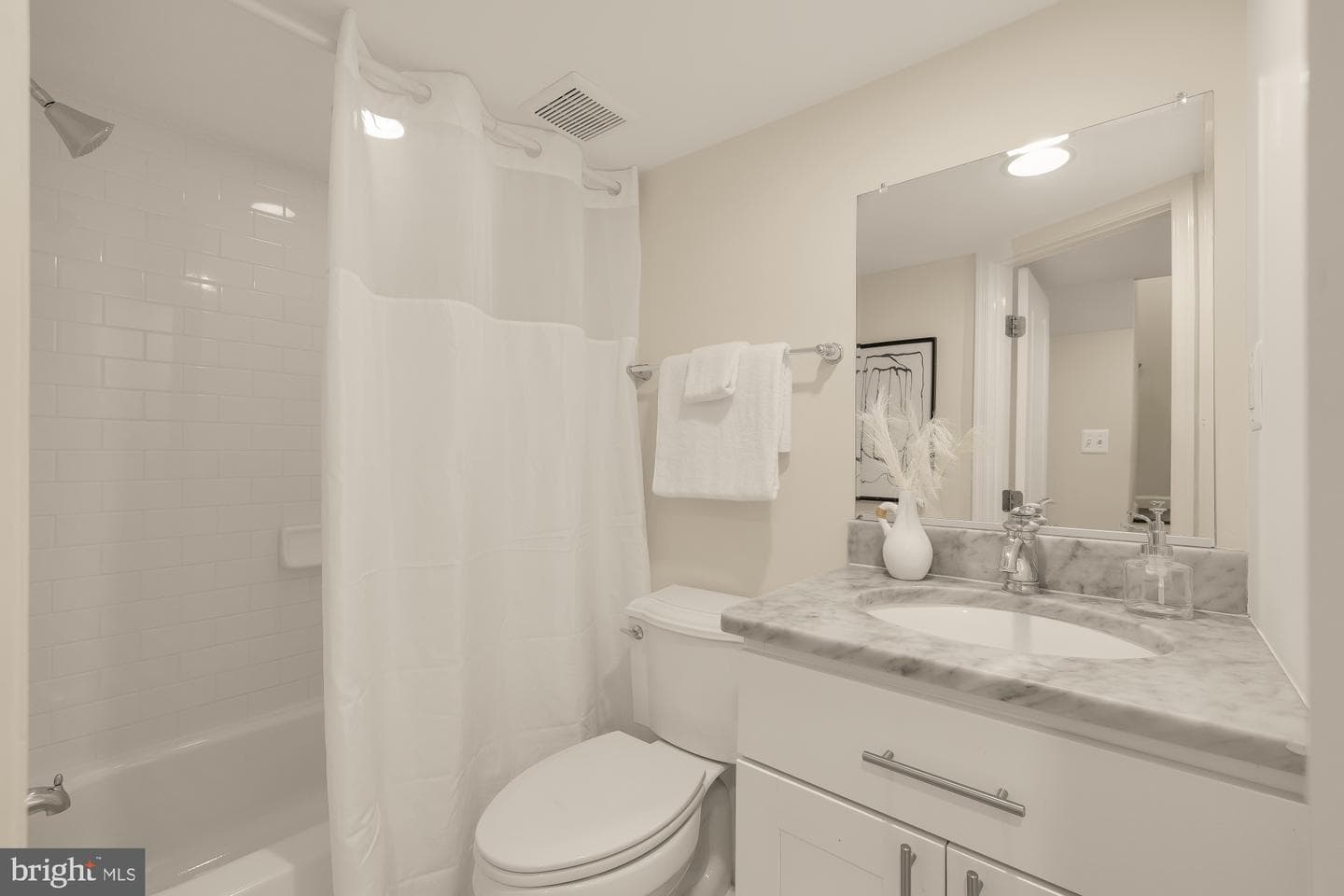 647 A Street SE photo 35