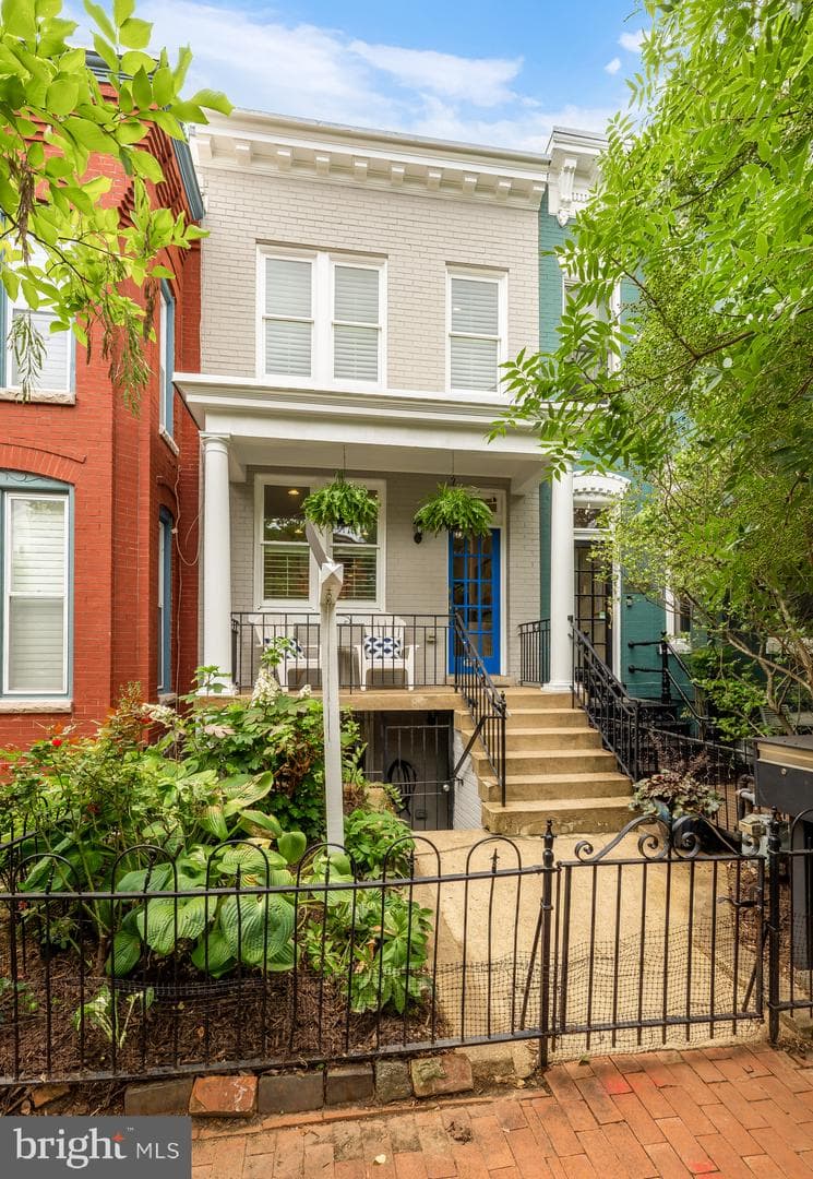 647 A Street SE photo 40