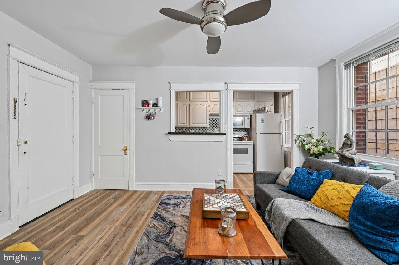 414 Seward Square SE #104 photo 4