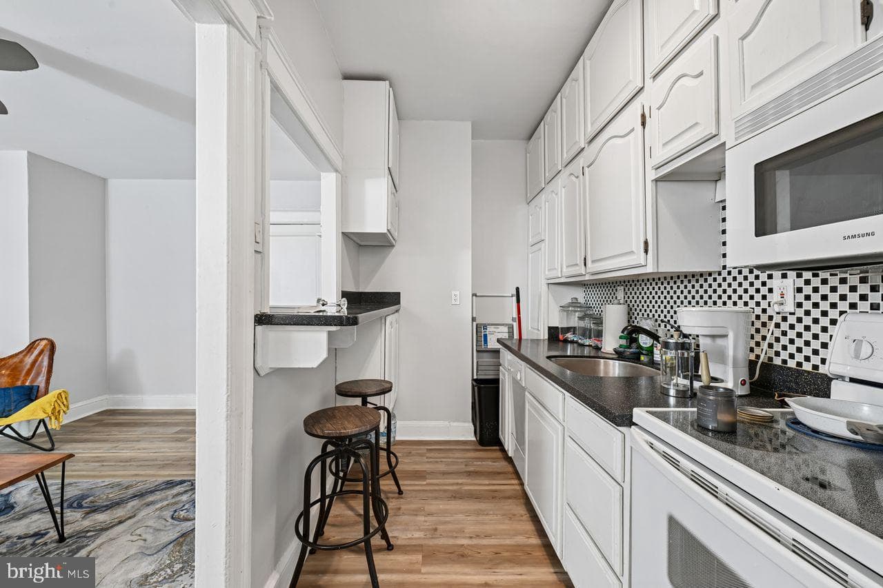 414 Seward Square SE #104 photo 8
