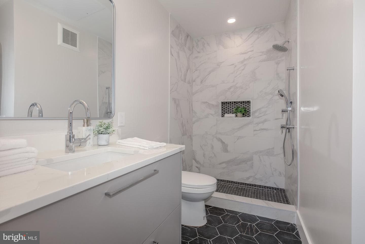 933 N Street NW #202 photo 10