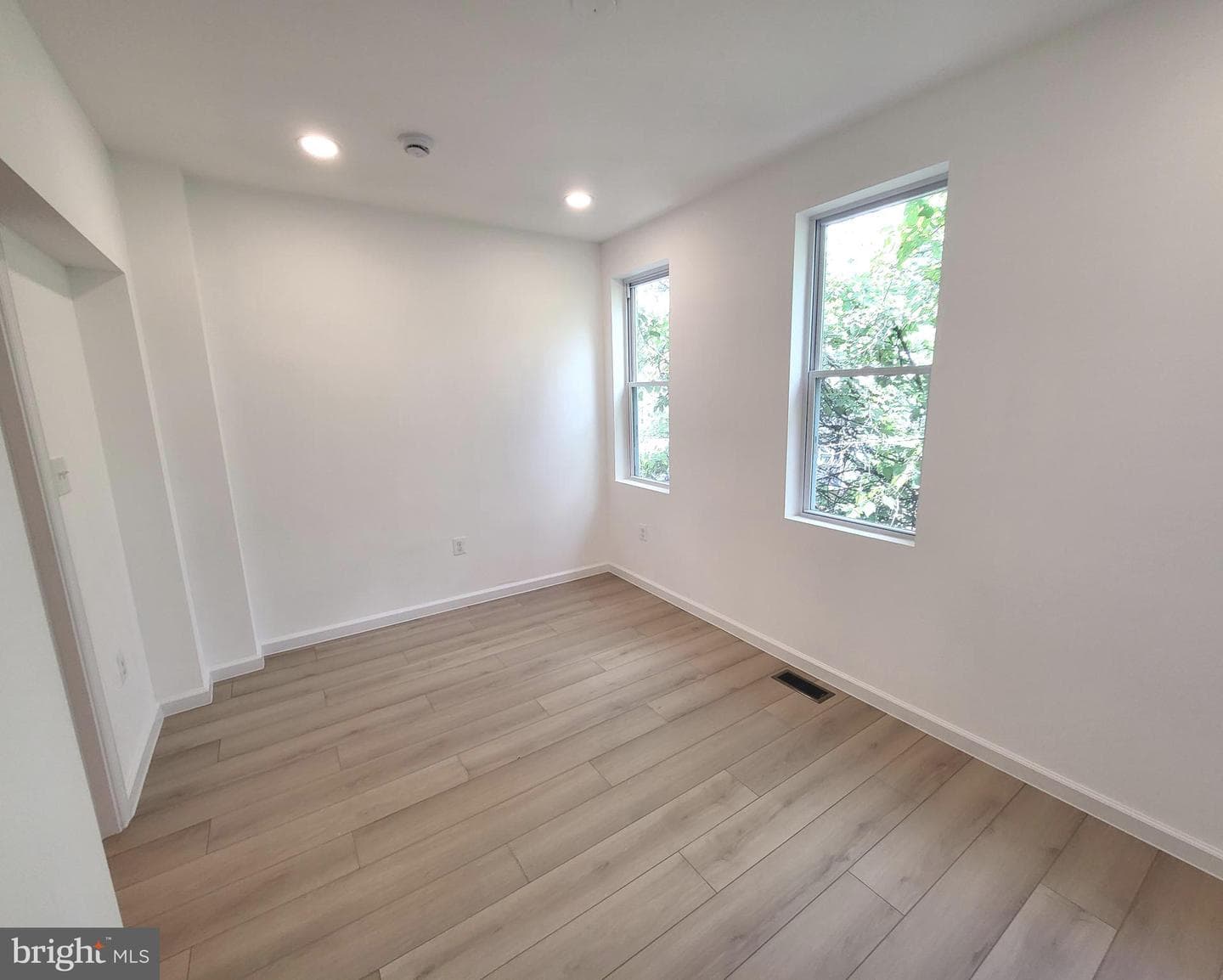 562 24th Street NE photo 22