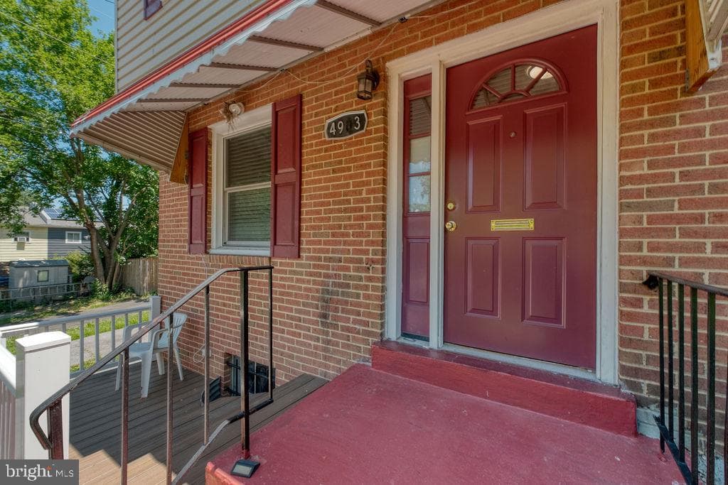4903 8th Street NE photo 3