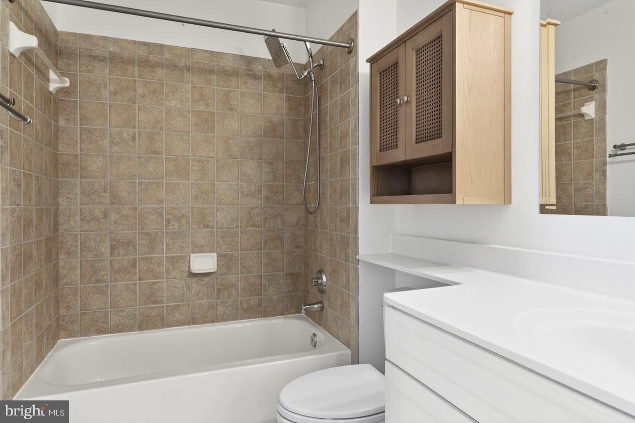 555 Massachusetts Avenue NW #1417 photo 21