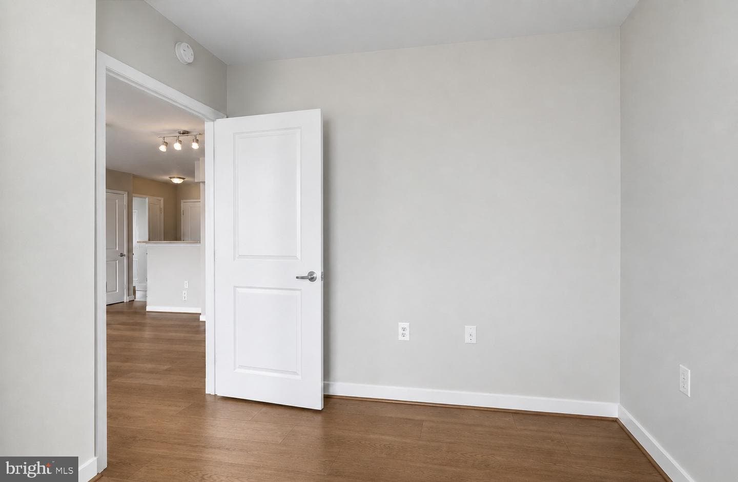555 Massachusetts Avenue NW #1417 photo 26