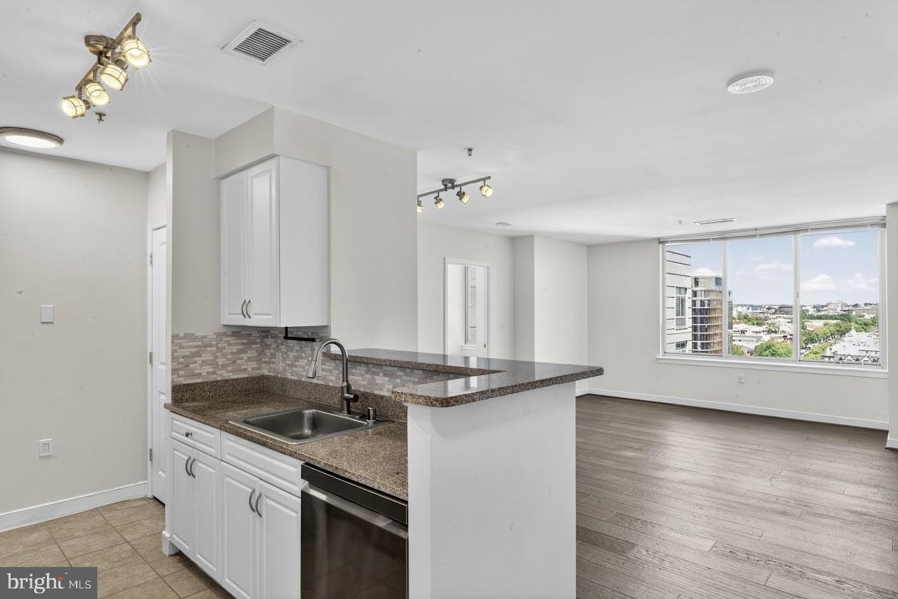 555 Massachusetts Avenue NW #1417 photo 9