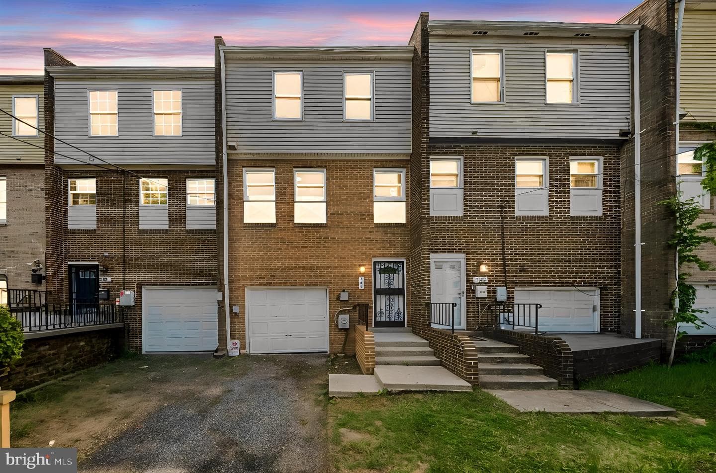 907 Barnaby Street SE photo 1