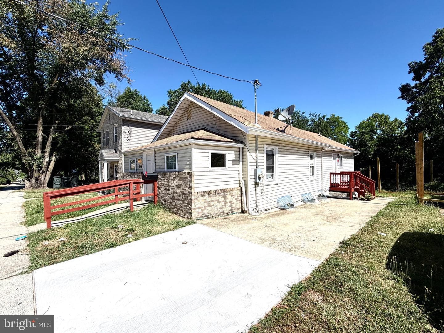5314 Dix Street NE photo 4