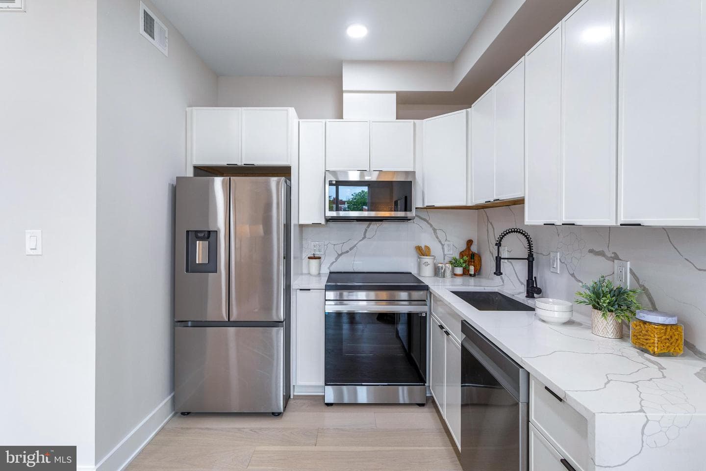1516 East Capitol Street NE #d photo 9