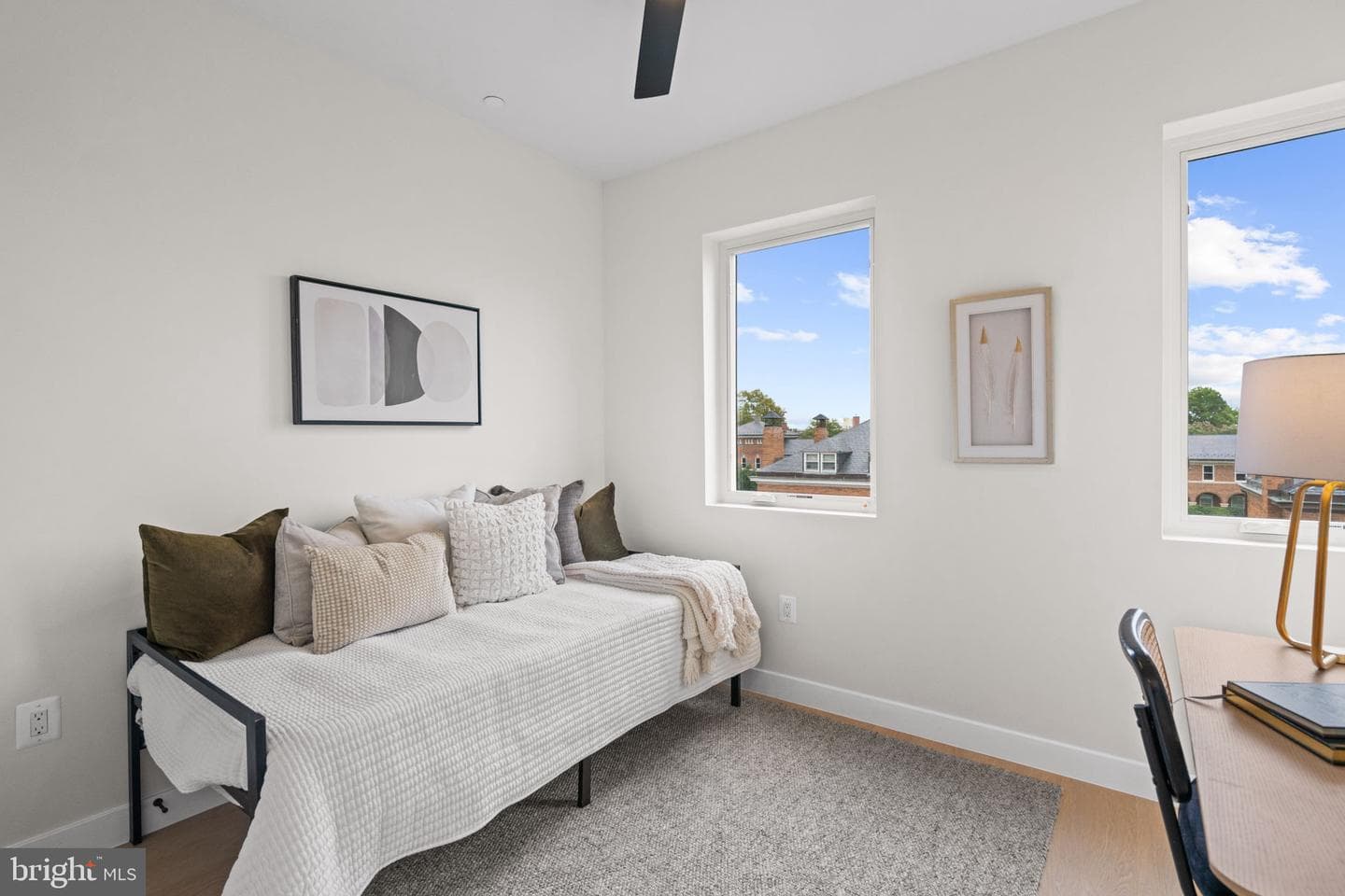 733 8th Street SE #303 photo 11