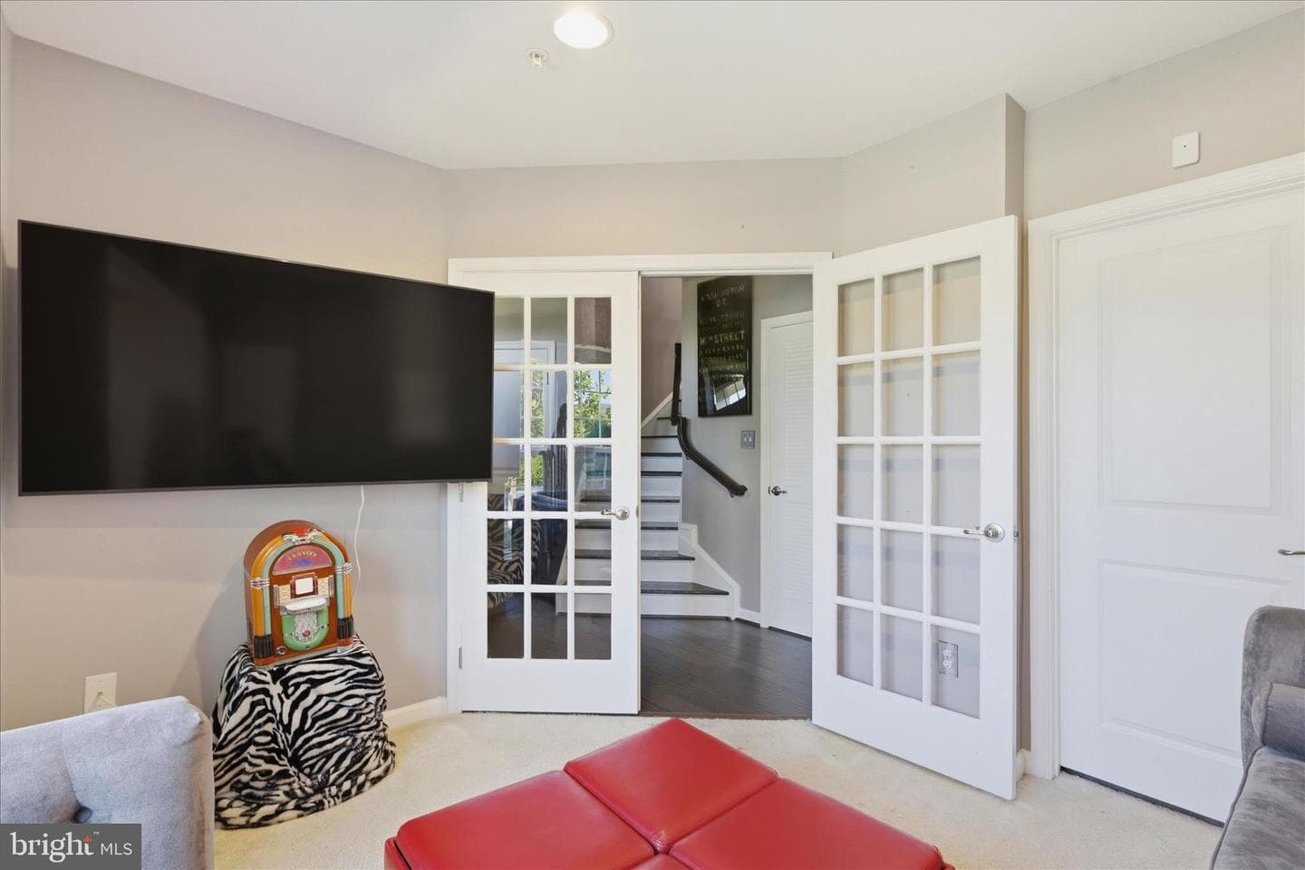 3608 Wright Terrace NE photo 4