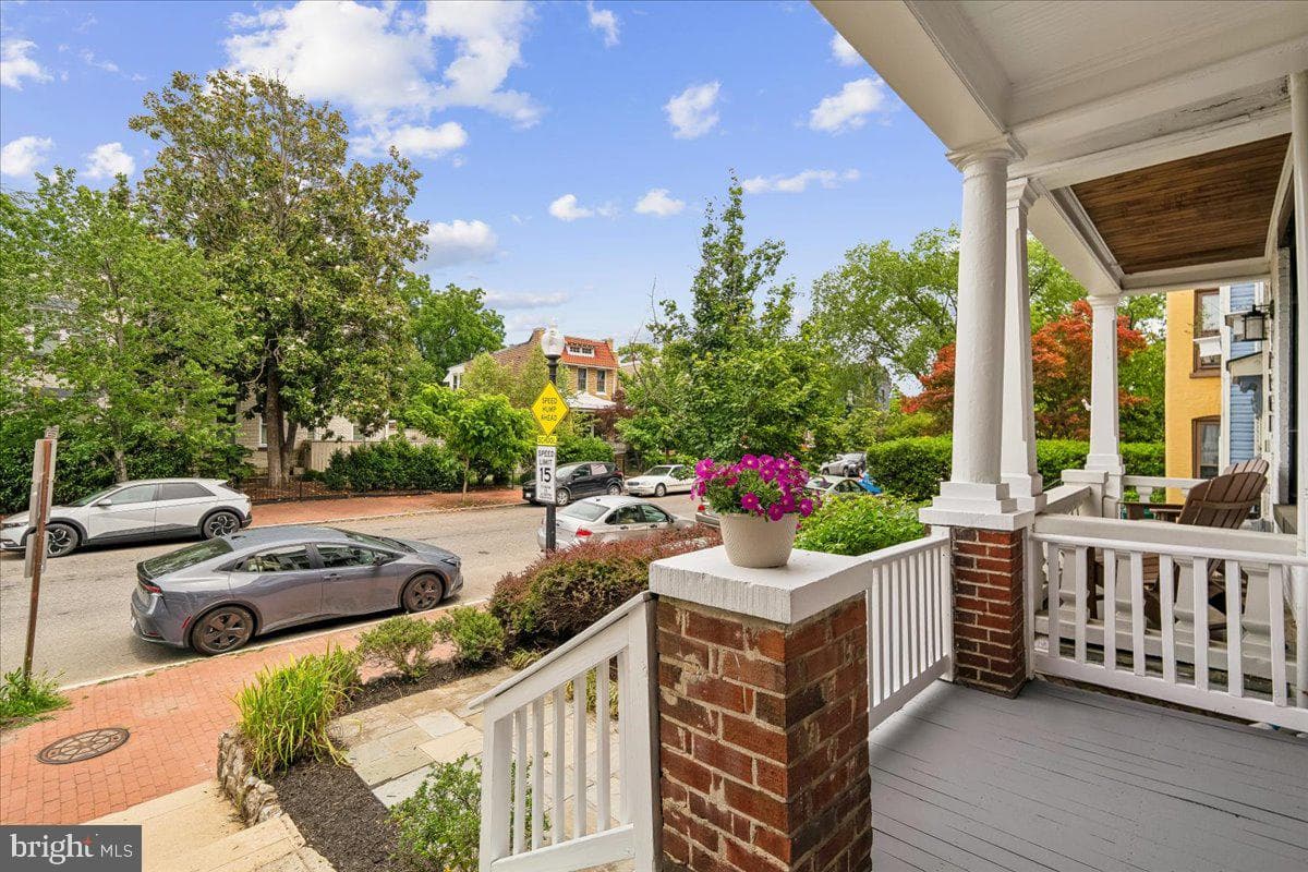 1105 G Street SE photo 3