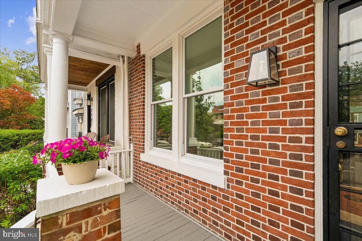 1105 G Street SE photo 5