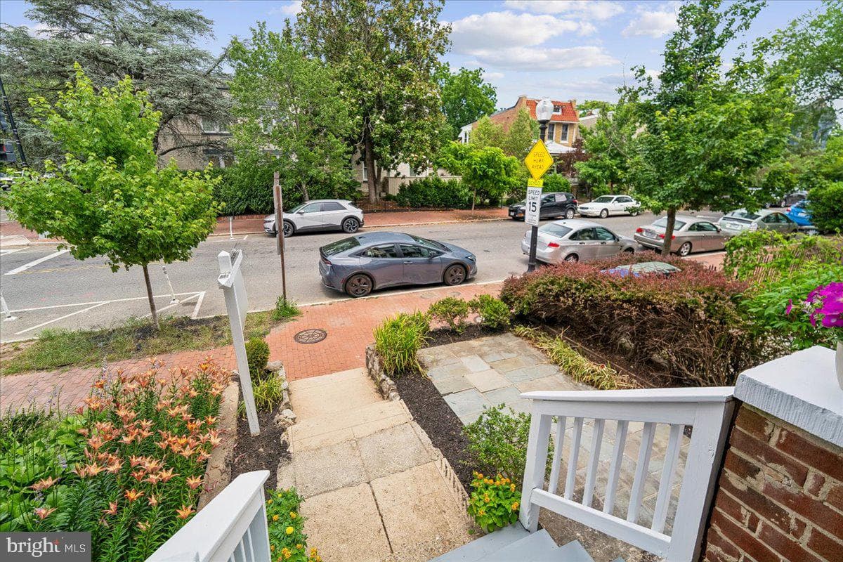 1105 G Street SE photo 6
