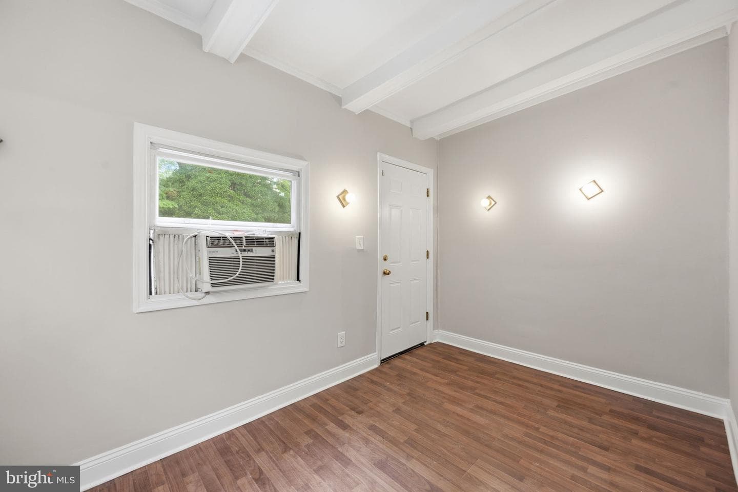 1839 Otis Street NE photo 7