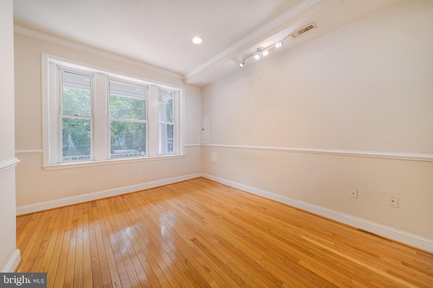 1371 Monroe NW photo 12