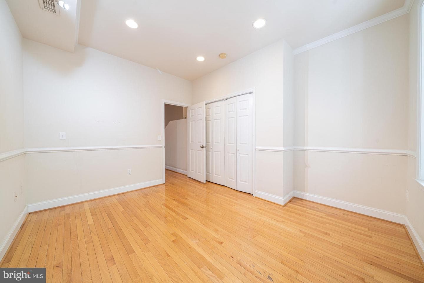 1371 Monroe NW photo 14