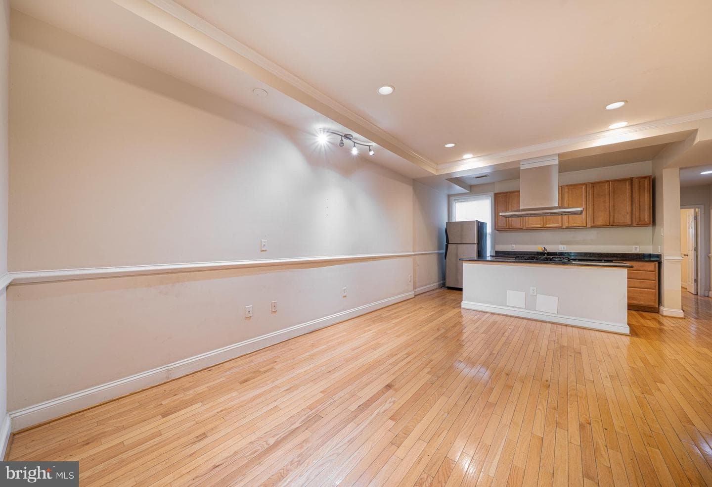 1371 Monroe NW photo 16