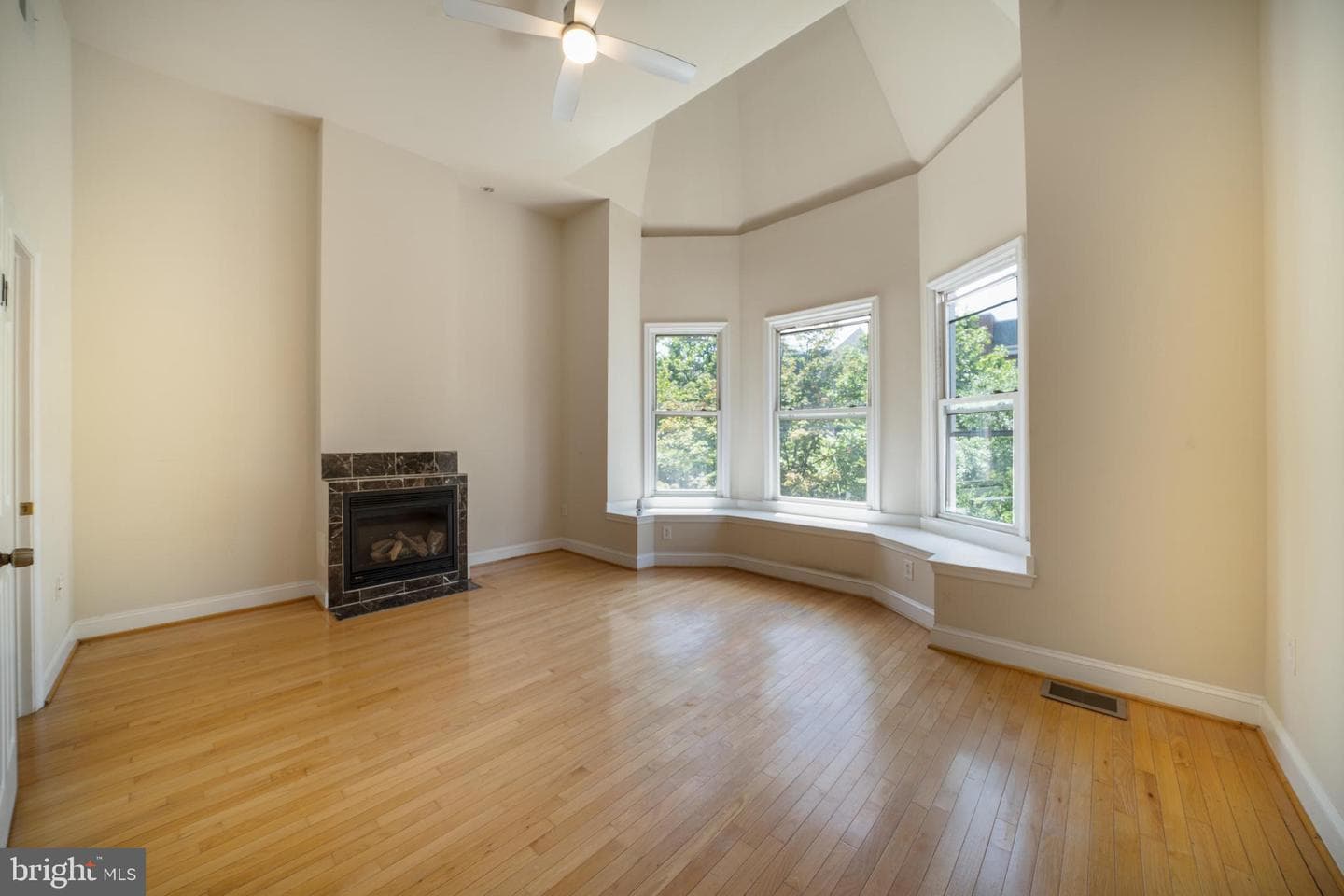 1371 Monroe NW photo 40