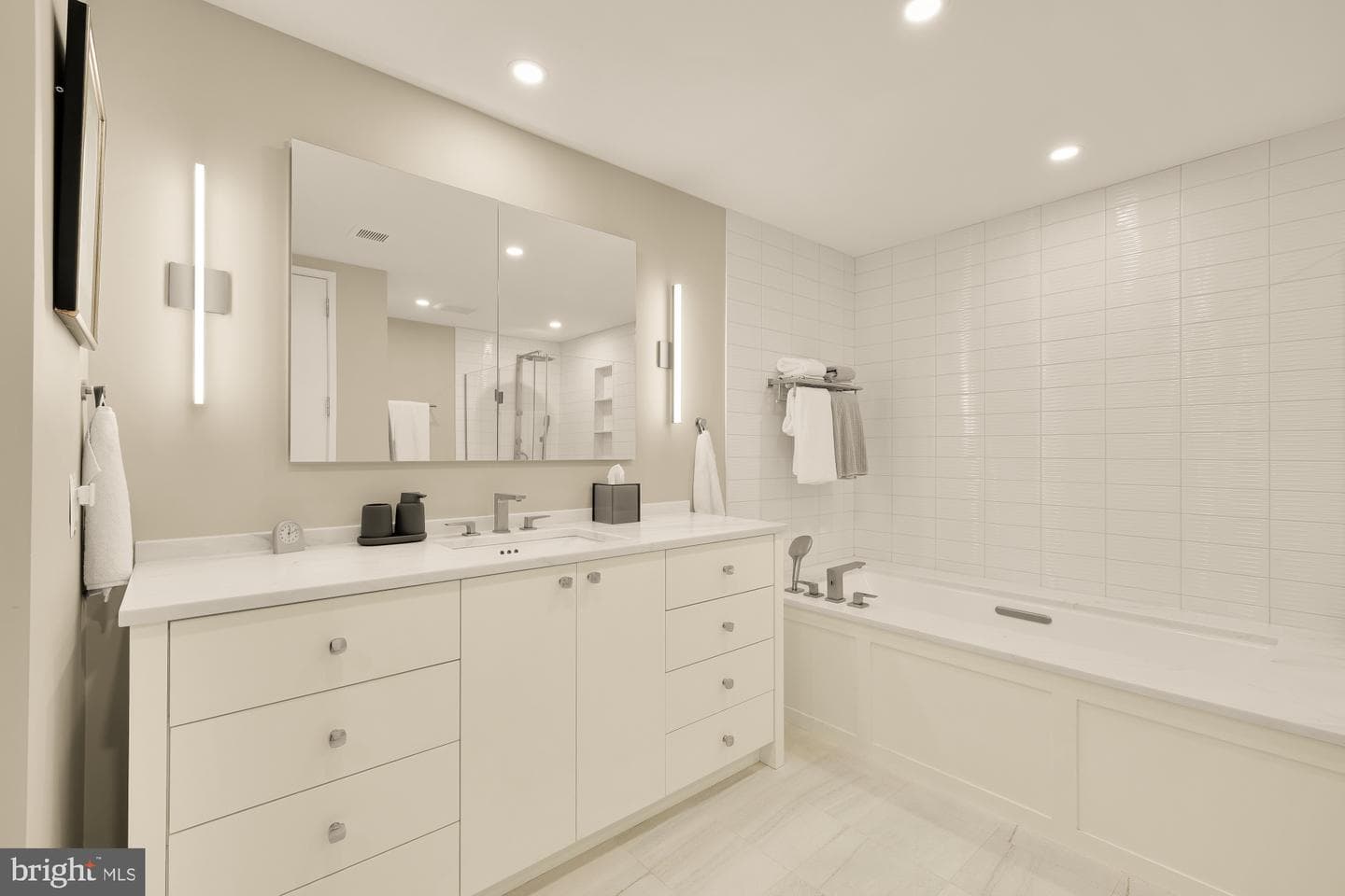1045 31st Street NW #104 photo 36