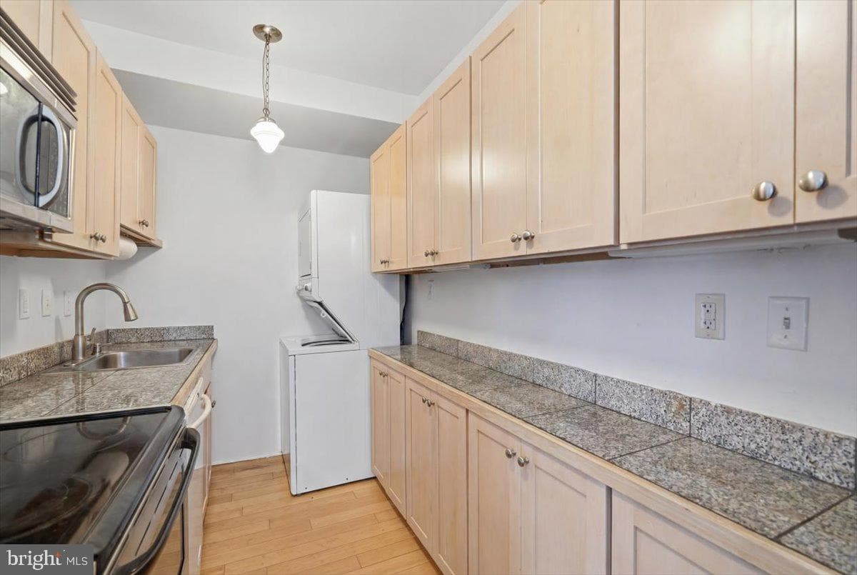 1380 Bryant Street NE #104 photo 5