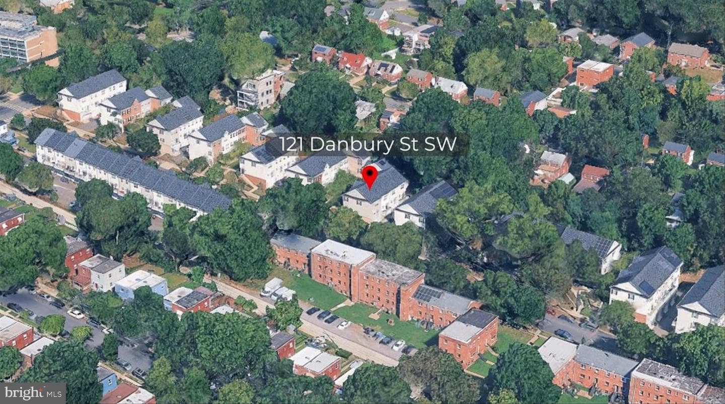 121 Danbury Street SW photo 38