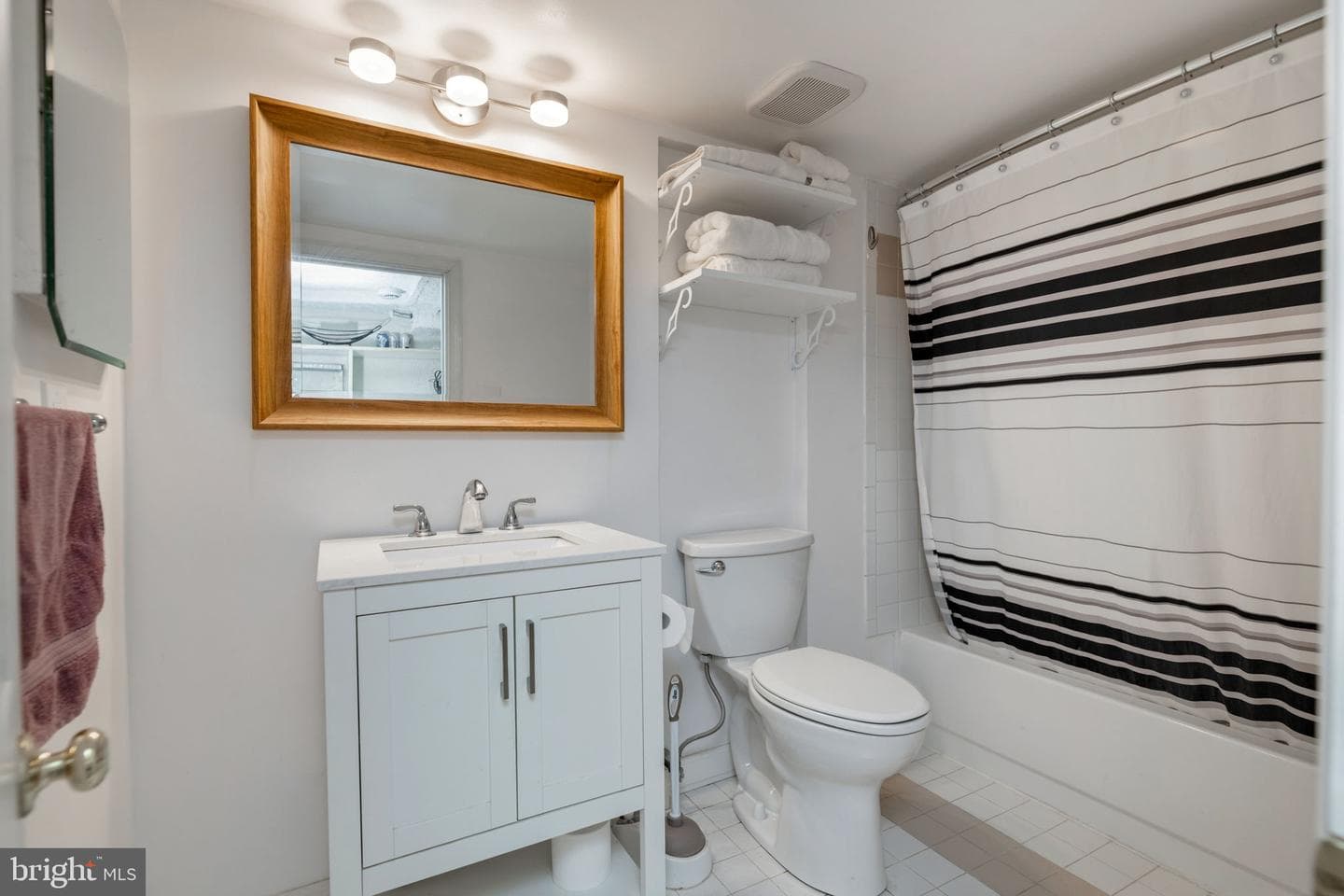 1221 E Street SE photo 35