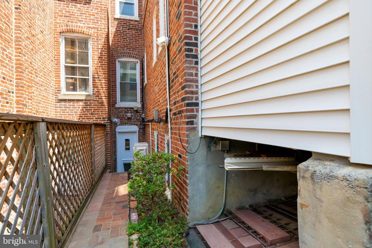1221 E Street SE photo 38