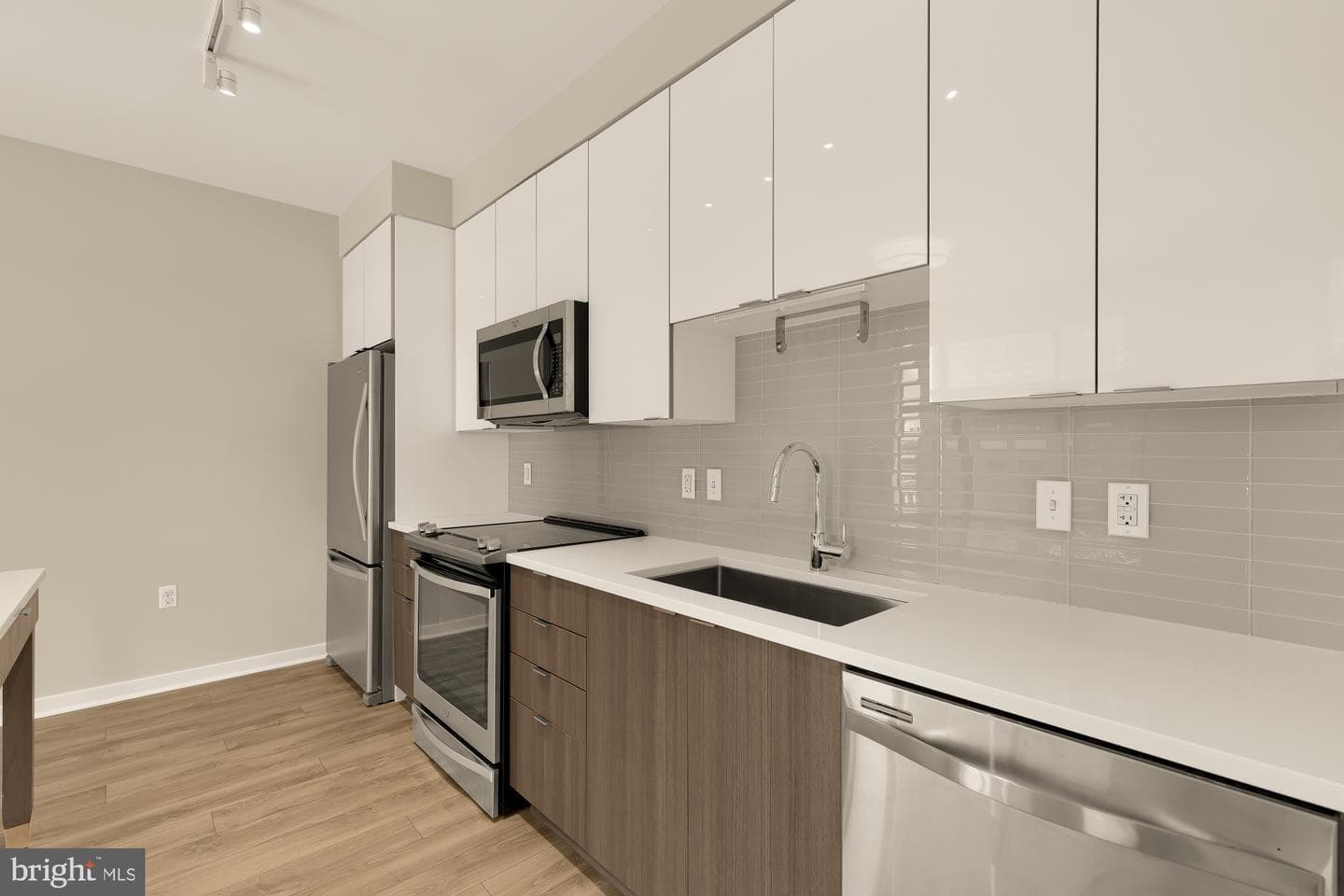911 2nd Street NE #507 photo 9